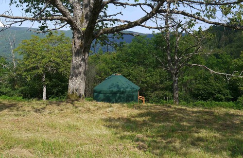 Laprugne Cabin | Calm and cocooning, the Yourte Coquelicot in Auvergne