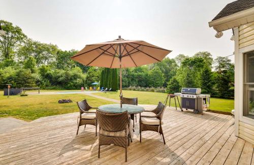 Columbia House | Calm Columbia Haven Outdoor Pool, Hot Tub!