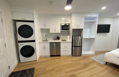 Newton Apartment | Calm Corner Retreat: Calm Escape With Air Conditioning