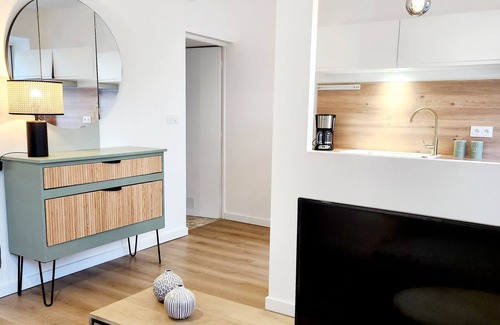 Aix-les-Bains Apartment | Calme, balcon, entre ville & lac, 56 Celadon