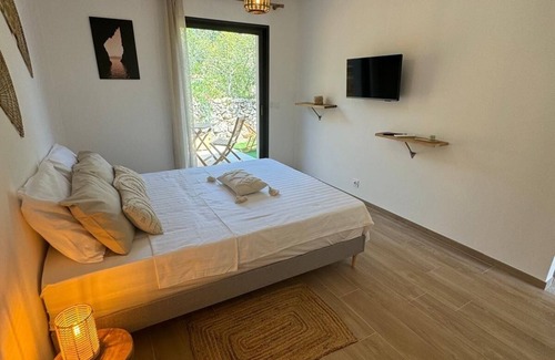 Porto-Vecchio Bed & Breakfast | Calme et Intimité Tout Proche Porto Vecchio. Petit Déjeuner Inclus