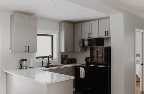 Calvin Cottage | Calvin Container Cottage - A shipping container cottage w/all modern amenities!