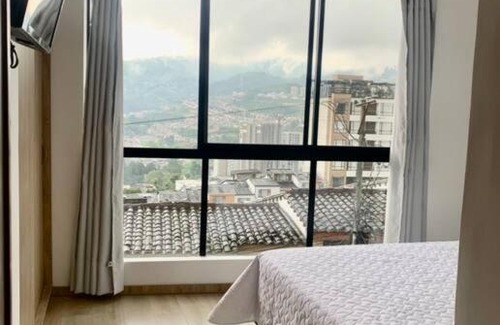 Manizales Apartment | Cama Queen, Vista a las Montañas