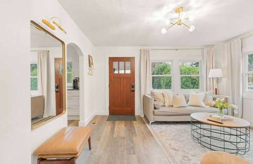 Carver House | Camas Lakehouse With Private Hot Tub