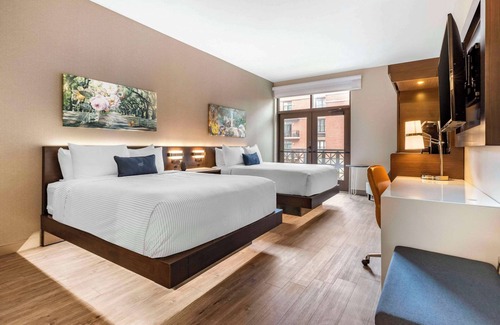 Old West Broad Neighborhood Hotel | Cambria Hotel Savannah Downtown Historic District