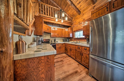 Cambridge Springs Cabin | Cambridge Springs Cabin Near French Creek!