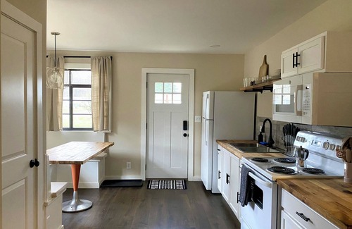 Cambridge Springs Cottage | Cambridge Springs Cottage Retreat by French Creek