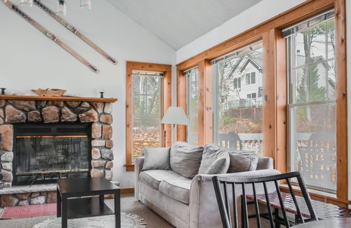 Tannersville Cabin | Camelback Mtn Cabin w/ views near slopes