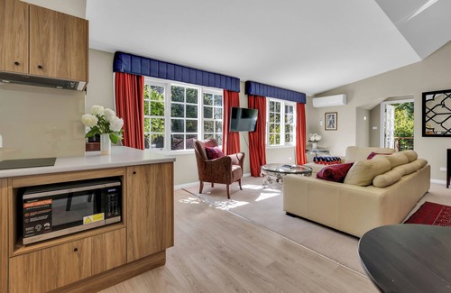 Mount Wilson Cabin | Camellia Lodge | Mt Wilson | 24 acres of Established Heritage Botanical Garden