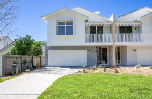 Berry House | Camellia - Pet Friendly - 3 Min Walk to Centre of Berry