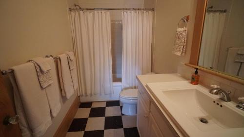 Historic Downtown Manteo House | Cameron House Next Door