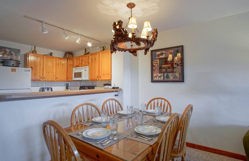 Snowshoe House | Camp 4 #2: 2 Bedrooms, 2.5 Baths: Slope Side, Gas Fireplace.