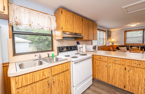 Fedhaven Cabin | Camp Mack Lodge, Marina & RV Resort