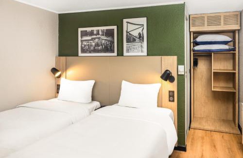 Les Ulis Hotel | Campanile NATURE Les Ulis