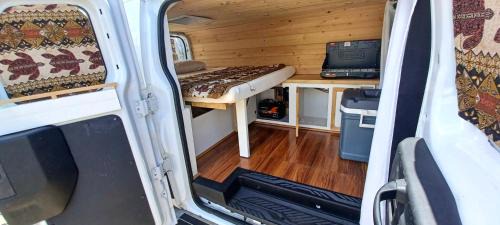 Kahului Hotel | CampCar Maui Jeeps SUVs Hybrid Camper van Rentals with equipment and Travel Advice