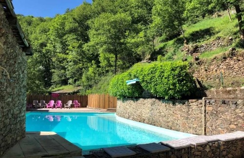 Saint-Constant-Fournoules House | Camping 3 étoiles - Piscine - ccafg0d