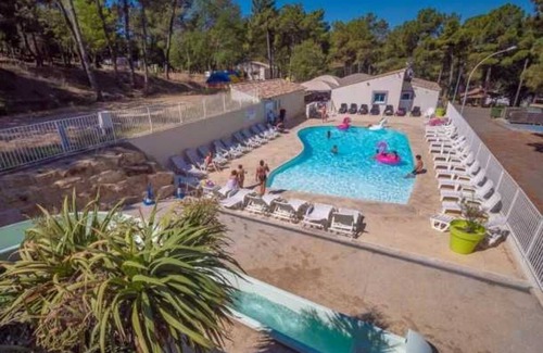 Mondragon House | Camping 3 étoiles - Piscine - eebeb0