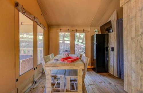 Mondragon House | Camping 3 étoiles - Piscine - eeed0e