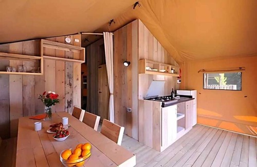 Saint-Julien-des-Landes House | Camping 5 étoiles - Piscine - ccbbead