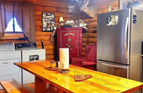 Ringgold Cabin | Camping at its finest! Bring your hunting party, sleeps 12ppl