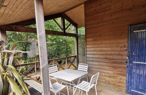 Saint-Aubin-le-Cloud Ski Chalet | Camping La Chagnée - Chalet Bleu