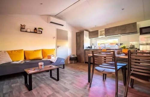 Laroque-des-Alberes House | Camping les Albères* - Mobile home Premium Air-conditioned Jacuzzi 3 rooms 4 people