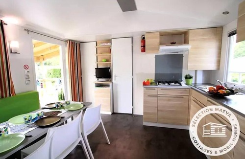 Saint-Hilaire-de-Riez House | Camping Riez à la Vie * - 4 Room Mobile Home 6 People + TV