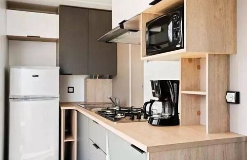 Saint-Jacques House | Camping Saint Jacques* - Mobile home Premium 4 rooms 6 people air-conditioned - TV
