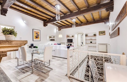 Rione IX Pigna Apartment | Campo de Fiori - Elegant 2-bedroom with private entrance