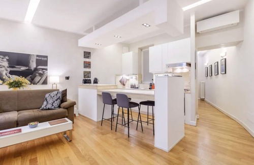 Roman Ghetto Apartment | Campo dei Fiori luxury modern apartment with terrace