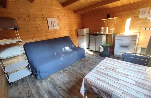 Leval House | Campsite Flower du Lac de la Seigneurie * - Equipped hut ideal for hikers (no sanitary facilities) 2 people
