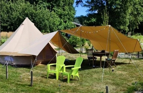 Bains-sur-Oust House | Campsite Le Plein Air Bainsois ** - Louisiane tent 1 room 2 adults + 2 children Without Sanitary