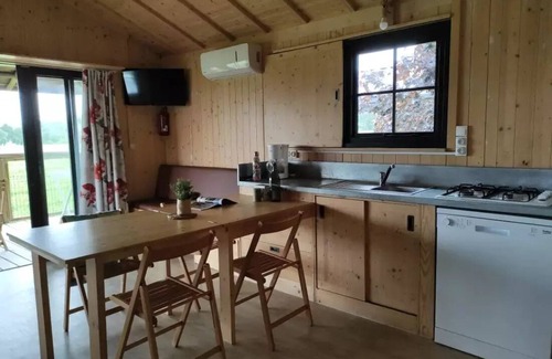 Saint-Laurent-sur-Sevre House | Campsite Le Rouge Gorge* * - CABANE LODGE PREMIUM BORA BORA 3 CH 7 PERS CLIM TV LAVE VAISSELLE 7 persons
