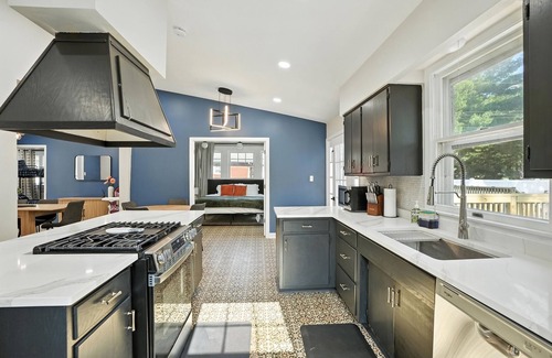 Valparaiso House | Campus To Dunes Escape | 2 King Beds | Game Area + Fire Pit + Deck Lounge
