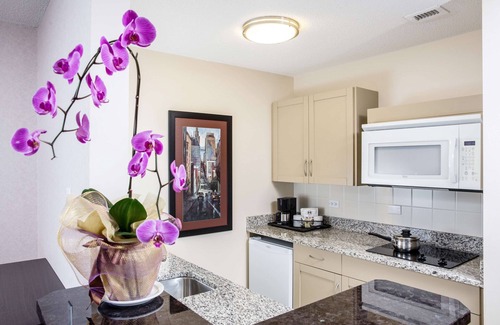 Edmonton Hotel | Campus Tower Suite Hotel