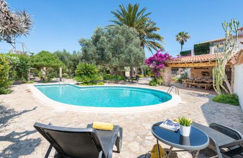 Les Palmeres Villa | Can Malondra, villa para 8 con piscina y jardines
