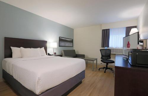 Winnipeg Hotel | Canad Inns Destination Centre Windsor Park