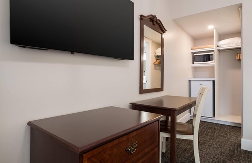 Charlottetown Hotel | Canadas Best Value Inn & Suites Charlottetown