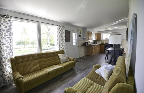 Isaacs Glen Cottage | Canal Charm: Charming Canal Cottage Retreat