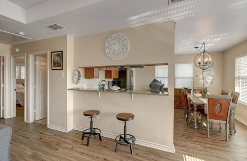Flour Bluff House | Canal Front Beach House with Laguna Madre Views. Flour Bluff, Corpus Christi.n