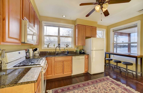 Village of Waterford Apartment | Canal-Front Waterford Apartment on Hudson River