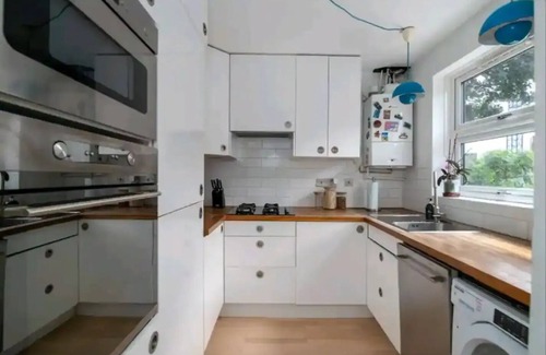 Camden Town House | Canal View House | 2BR with Garden & Parking