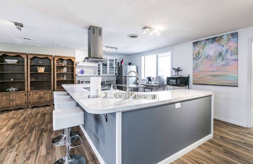 Sylvan Beach House | CanalSide Casa- Beautifully located