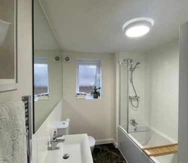 Swindon House | Canalside Home in lovely Swindon