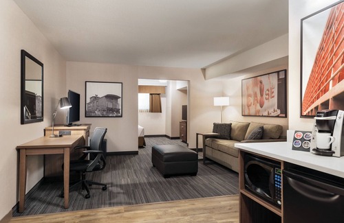 Airdrie Hotel | Canalta Airdrie