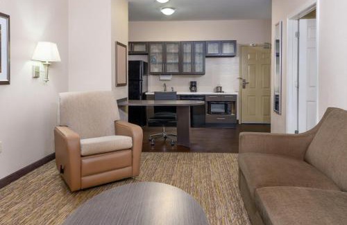 Athens Hotel | Candlewood Suites Athens by IHG
