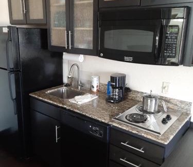 Aurora Hotel | Candlewood Suites Aurora-Naperville by IHG