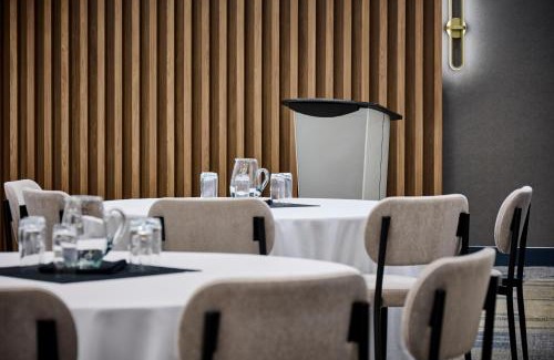 Burlington Hotel | Candlewood Suites Burlington Conference Centre by IHG