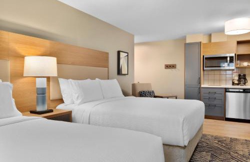 Collingwood Hotel | Candlewood Suites Collingwood by IHG