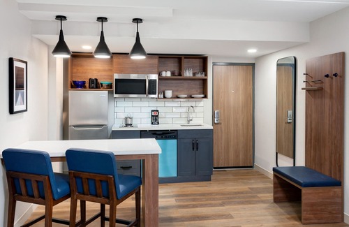 Columbus Hotel | Candlewood Suites Columbus North by IHG